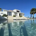 Villa Poolside With Ocean Views *