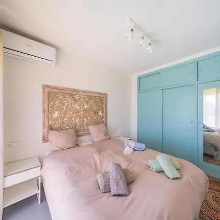 Poolside With Ocean Views וילה Carrer del Mar