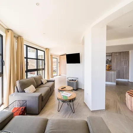 Вилла Poolside With Ocean Views Carrer del Mar