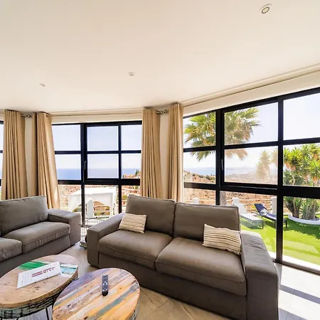 Poolside With Ocean Views Вилла *