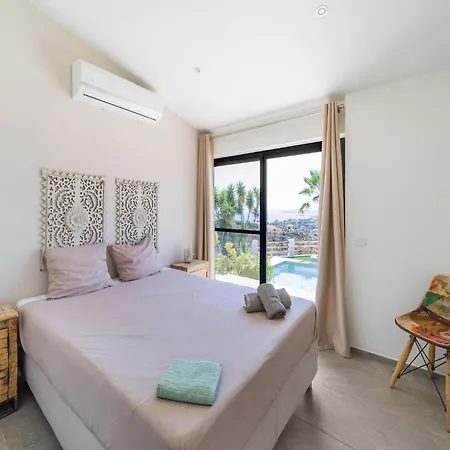 Вилла Poolside With Ocean Views