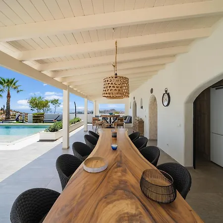 Poolside With Ocean Views וילה