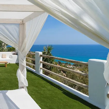 Poolside With Ocean Views Вилла Carrer del Mar