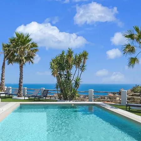 Poolside With Ocean Views Вилла *